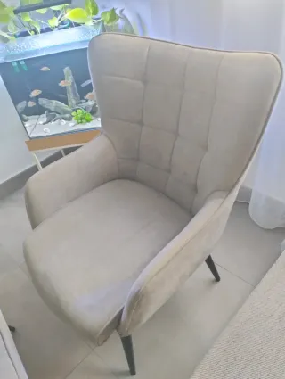 Sillón decorativo gris de tela