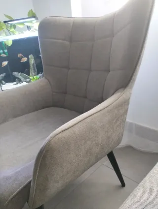 Sillón decorativo gris de tela