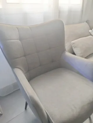 Sillón decorativo gris de tela