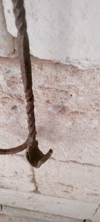 Ganci antichi in ferro battuto