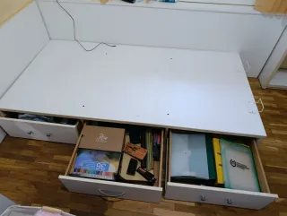 Urge vender, negociable! Cama con cajones