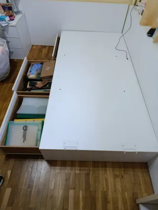 Urge vender, negociable! Cama con cajones