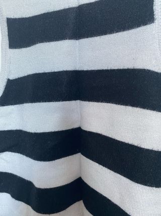 Top de rayas blanco y negro