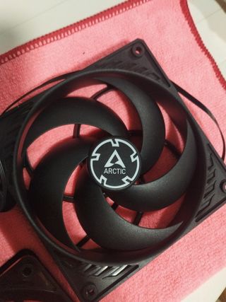 Lote 4 Ventiladores PC 120mm Arctic, Antec, AeroC
