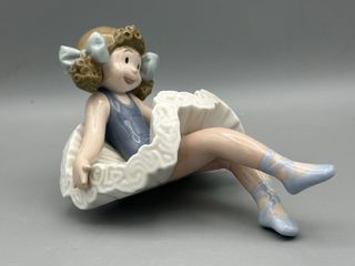 REF: 01001501 “MUÑECA DE TRAPO SENTADA” LLADRÓ