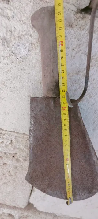 Mannaia antica in ferro battuto