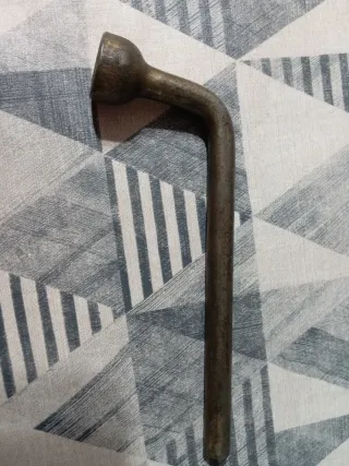 Llave para rueda de 19