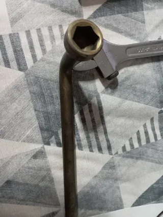 Llave para rueda de 19