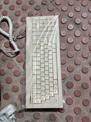 Telettra Monitor y Teclado +cable Beige Antiguo