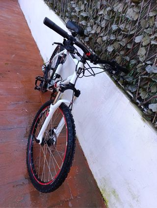 Bicicleta MTB Btwin Blanca