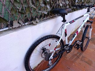 Bicicleta MTB Btwin Blanca