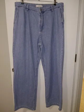 Pantalones vaqueros anchos azul claro