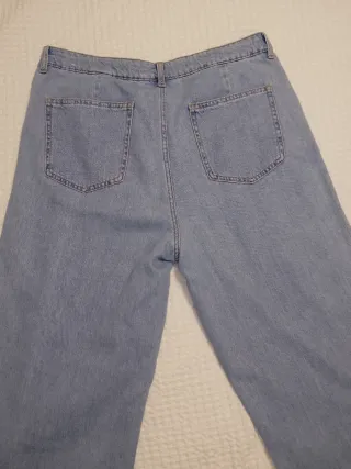 Pantalones vaqueros anchos azul claro