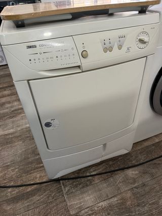 Secadora 100€ zanussi
