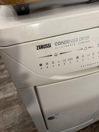 Secadora 100€ zanussi