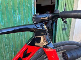 Bicicleta de carretera Trek madone sl6 Roja