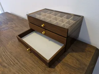 Joyero de plástico.