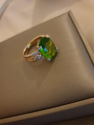 Anillo Vintage Oro 18k con Piedra Verde