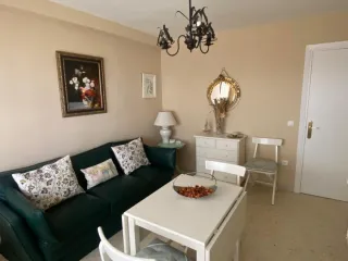 Mesa y 5 sillas plegables salón