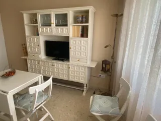 Mesa y 5 sillas plegables salón