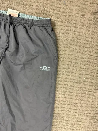 ¡¡OFERTA!! Talla L Pantalón Umbro Impermeable