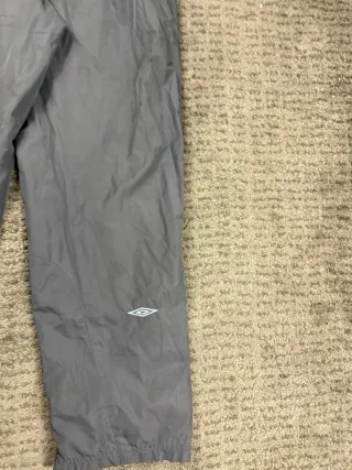 ¡¡OFERTA!! Talla L Pantalón Umbro Impermeable