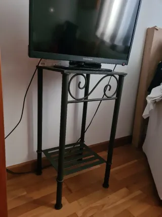 Mesa televisión. 36x40x78.