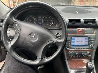 NUEVO Mercedes-Benz C200