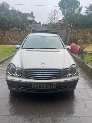 NUEVO Mercedes-Benz C200