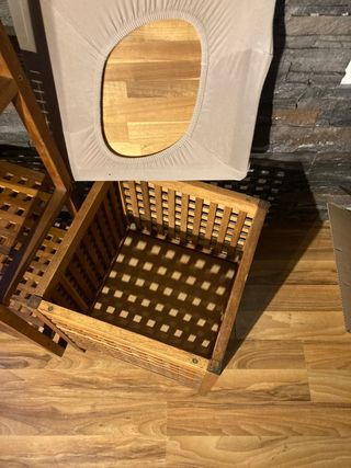 Estantería con taburete de madera para baño