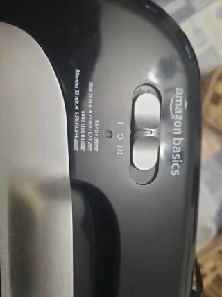 Trituradora de papel Amazon Basics Negra