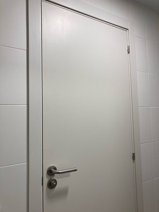 Puerta interior blanca