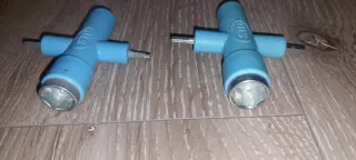 Llave STD de skate azul