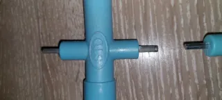 Llave STD de skate azul