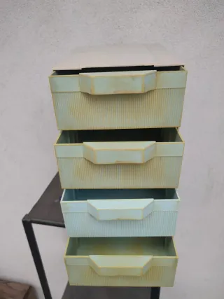 Cassettiera vintage in plastica