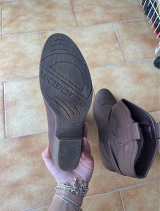 Botines de cuero marrones