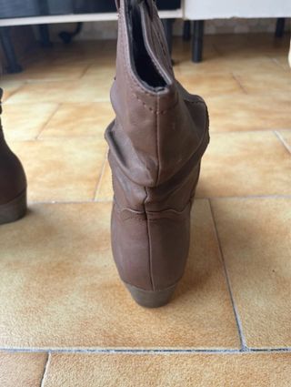 Botines de cuero marrones