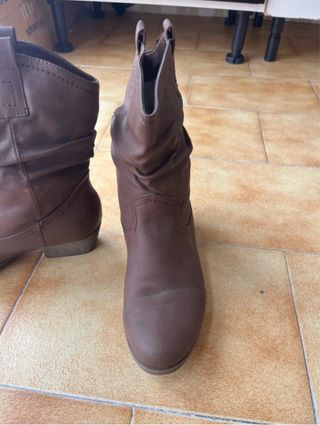 Botines de cuero marrones