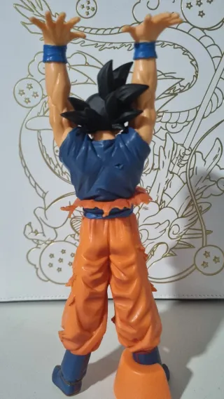 Figura goku genkidama