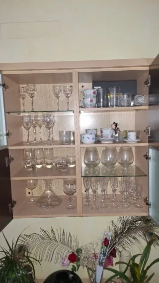 Mueble vitrina colgante madera y cristal 90×90