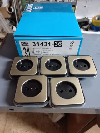 ENCHUFE Dorado  OFERTA