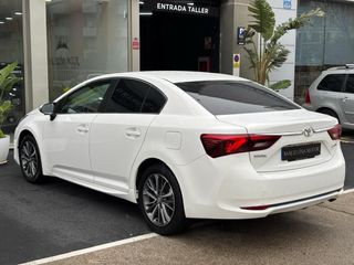 Toyota Avensis (etiqueta verde “c”)