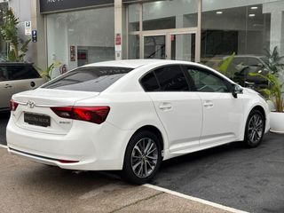 Toyota Avensis (etiqueta verde “c”)