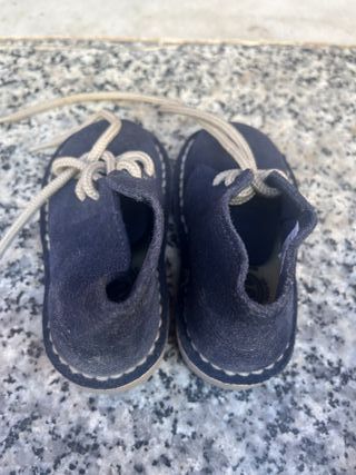 VENDO BOTITAS NIÑO AZUL MARINO TALLA 22 A ESTRENAR