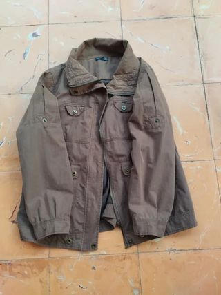 Chaqueta militar moderna