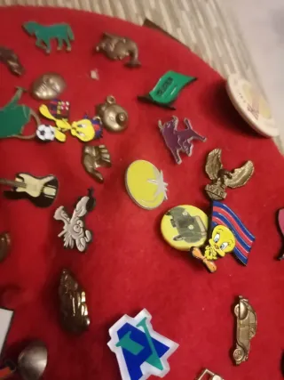 Colección de pins años 80