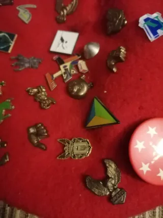 Colección de pins años 80