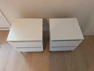 Mesitas de noche blancas