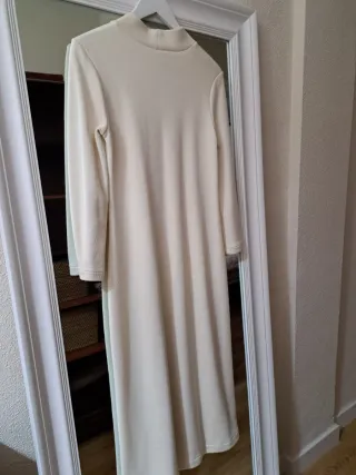 Vestido punto midi cuello parking beige de zara