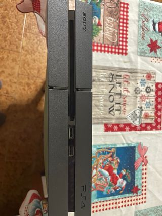 PlayStation 4 Nera